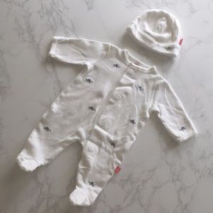 Newborn onesie and hat, new by Magnetic Me
